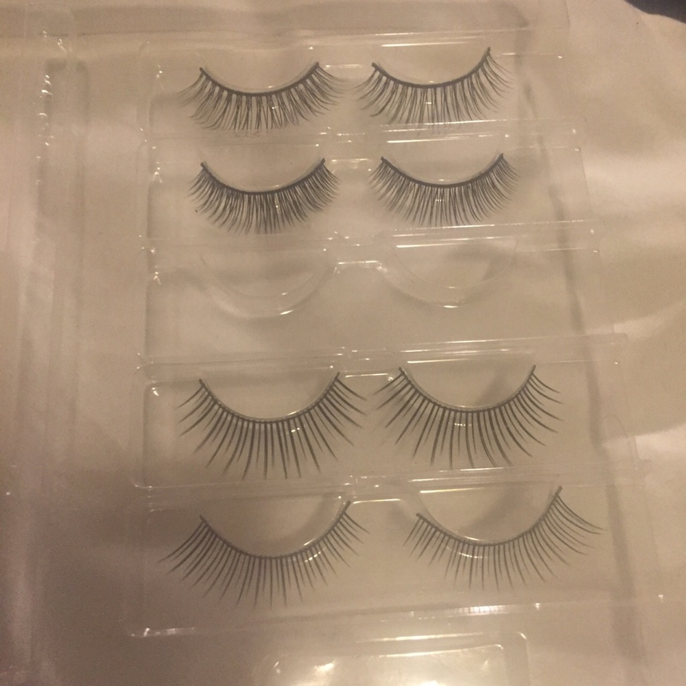 FALSE EYELASHES